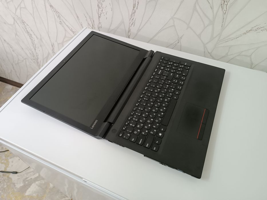 Ноутбук Lenovo WINDOWS 10 + Зарядка.