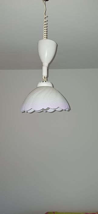 Продавам две осветителни тела.