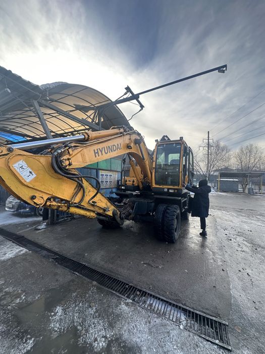 Экскаватор колеснный 140