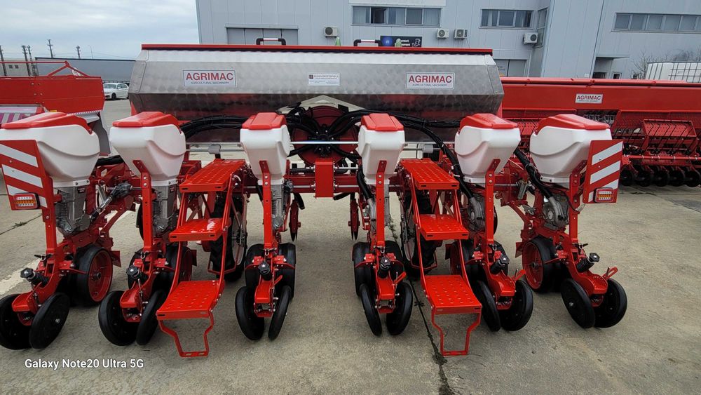 AGRIMAC - Semanatoare de porumb cu bazin 1300 l si Calculator