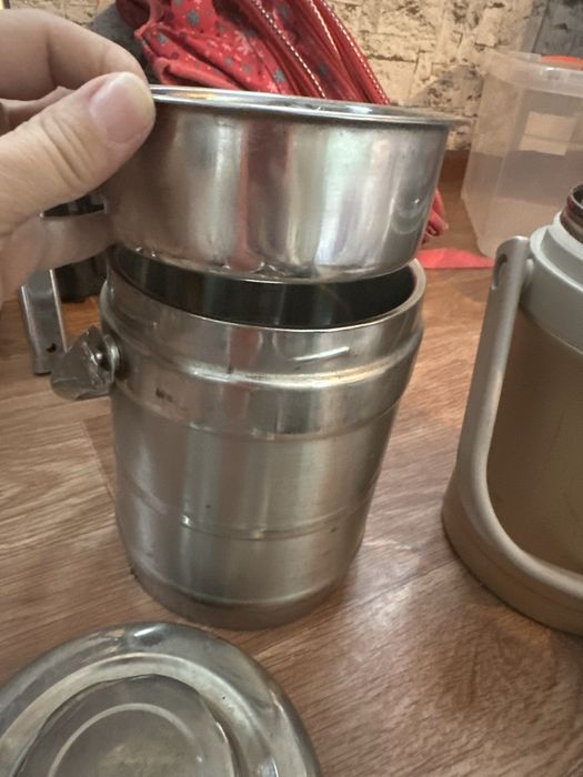 Продается термос для пищи.