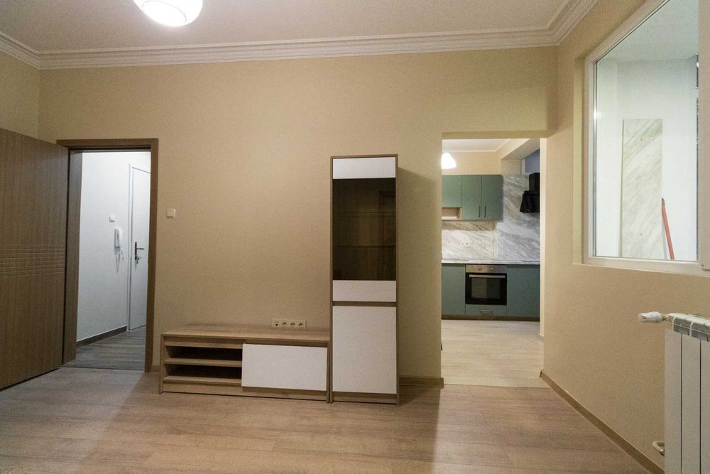 Дава се под наем Двустаен апартамент в София, Яворов - 60 кв.м за 561 € - Снимка #1