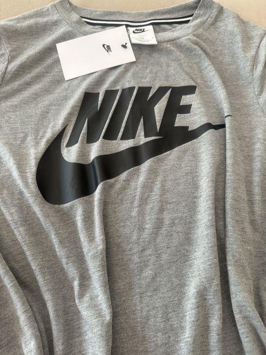 Нова дамска тениска Nike Essential