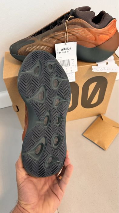 Adidas Yeezy 700 v3 Cooper Fade