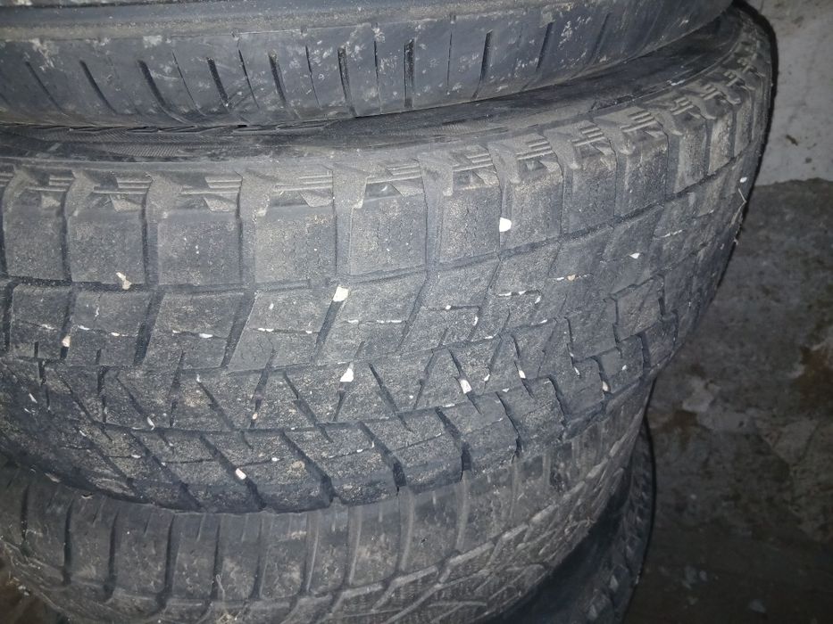 Продам резину б/у Bridgestone размер 215×65×16