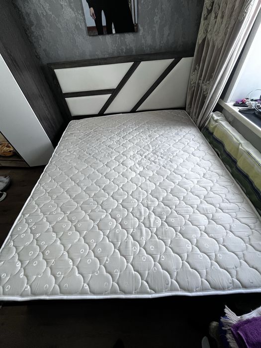 Продам кровать с матрасом