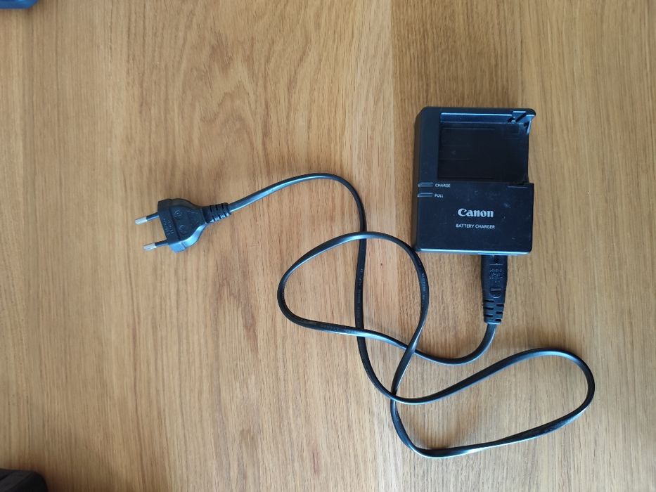 Canon EOS 700D в комплект с обектив 50mm