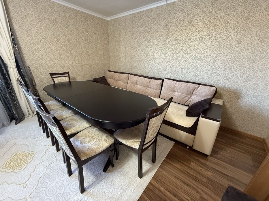 Продам стол + стулья 8 шт