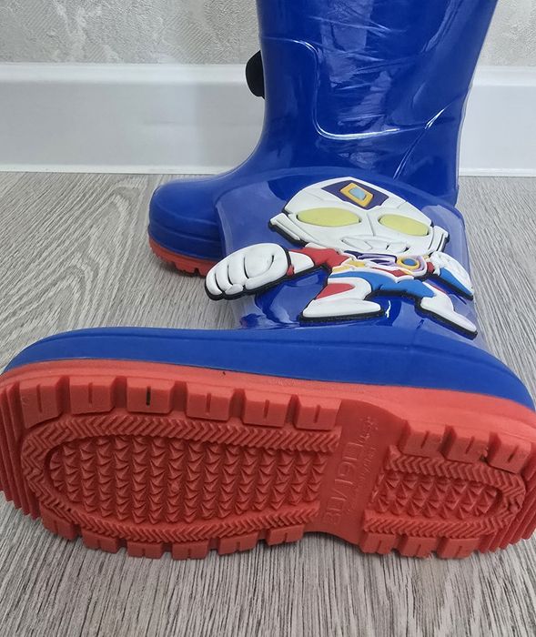 Срочно продам детские резиновые ботинки