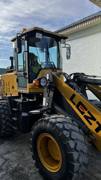 Погрузчик Фронтальный погрузчик