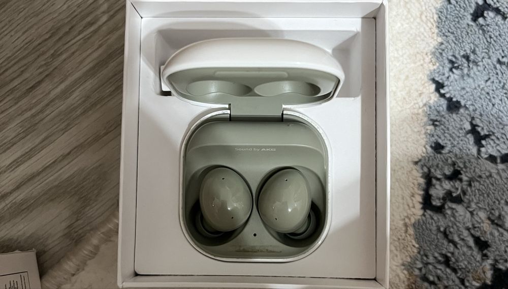 Камера ал,в поарок наушник