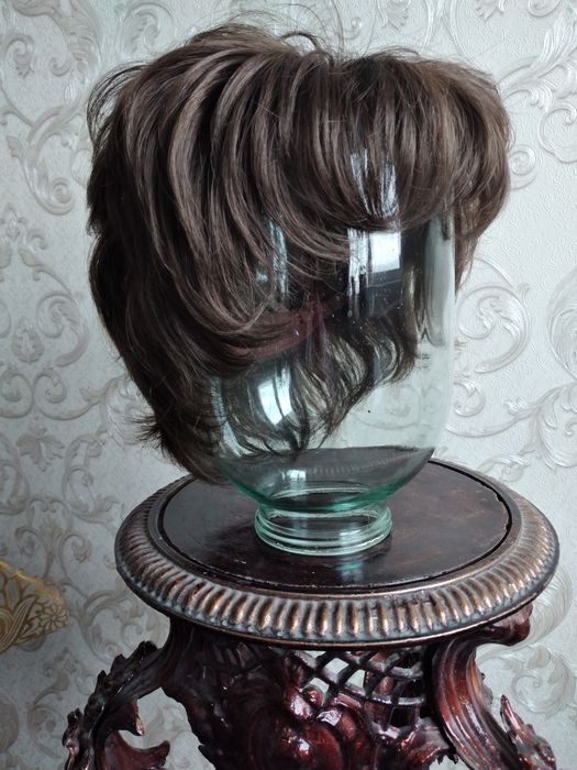 Парики женские новые.