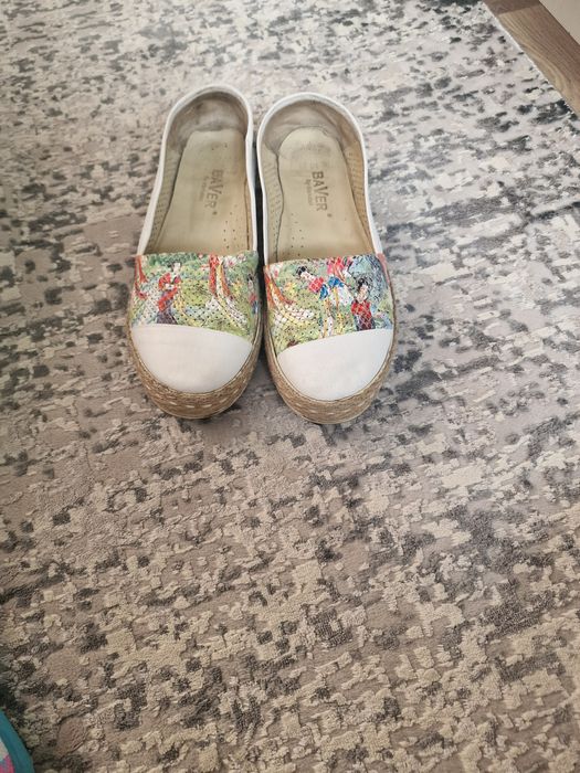 Продаётся женская обувь