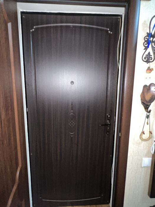 Продам входную дверь
