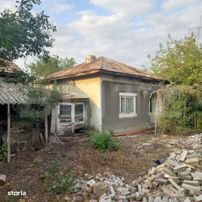 Casă De Renovat Pe Teren De 910 Mp – Orbeasca De Sus