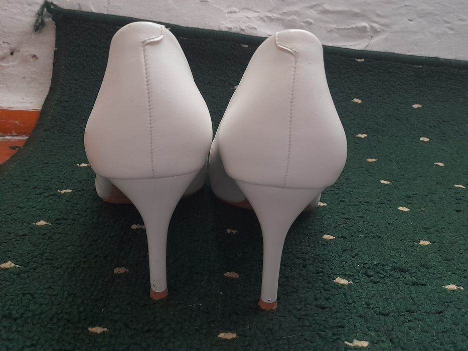 Туфли лодочки белые