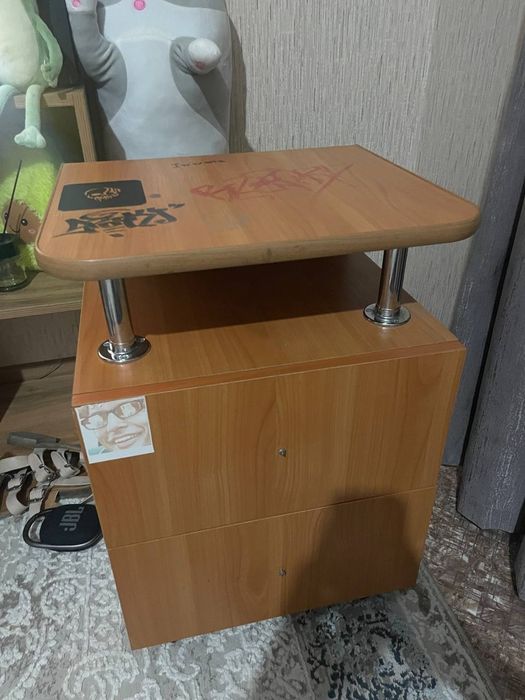 Продам тумбочку б/у