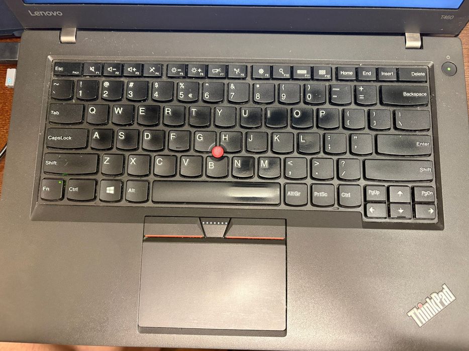 Laptop Lenovo ThinkPad T460, i5-6300U, 8GB RAM, 256GB SSD, Windows 10 Pro Ieftin (Bateria tine 2 ore)