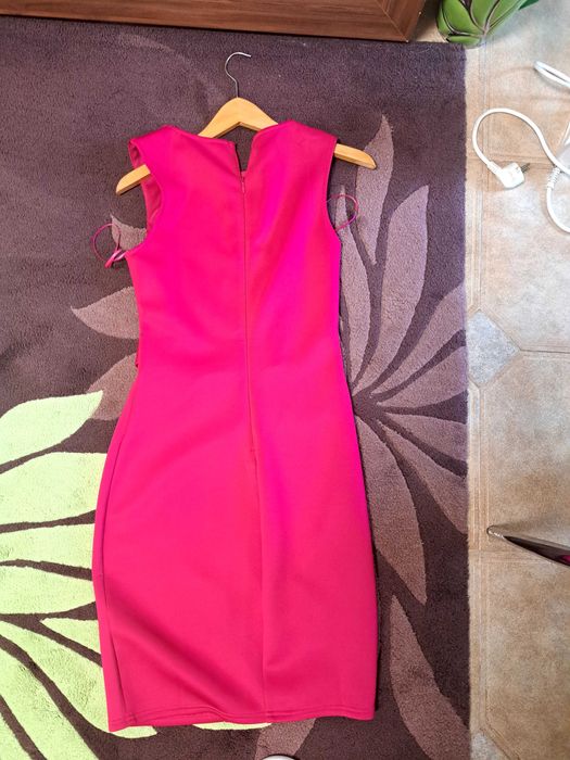 Страхотна цикламена рокля с детайли LIPSY LONDON