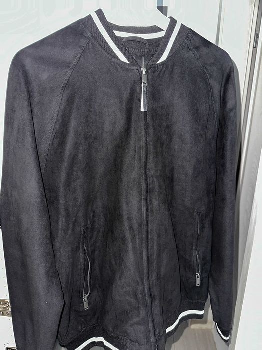 Geaca Bershka denim neagra marime L, stare foarte buna