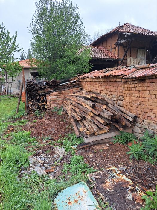 Стари дървени греди  . Дъб  и бук