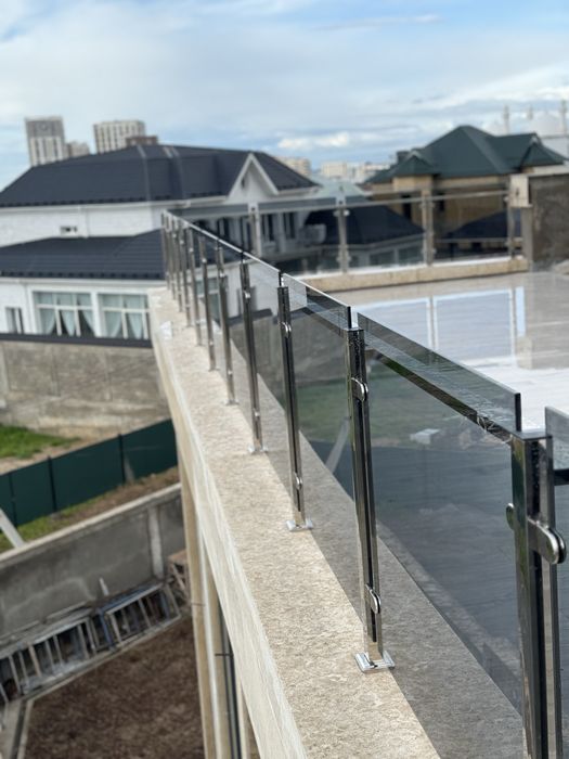 Стеклянная перила!