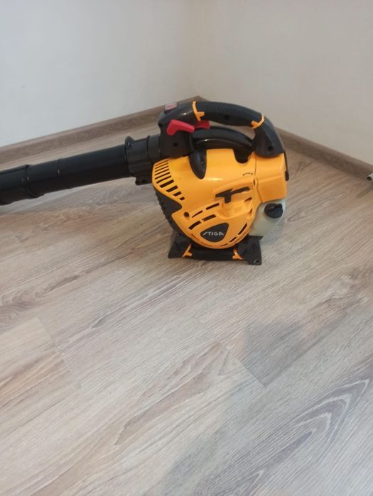 Suflanta frunzele stiga