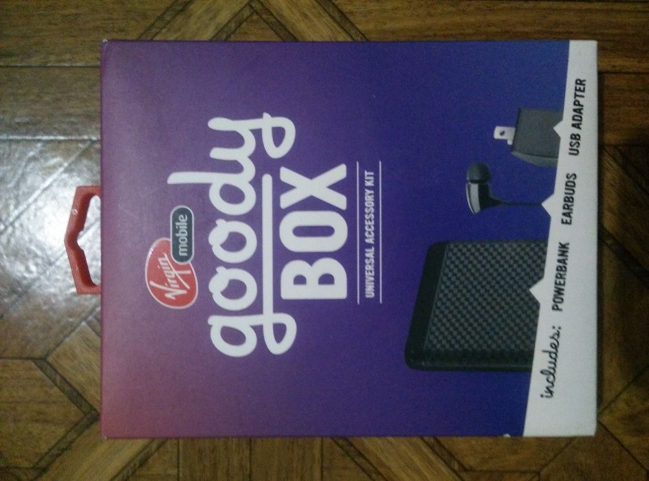 НОВ комплект: Външна батерия с фенерче, слушалки с микрофон и зарядно