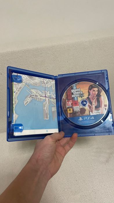 Vând ps 4 pro perfect funcțional