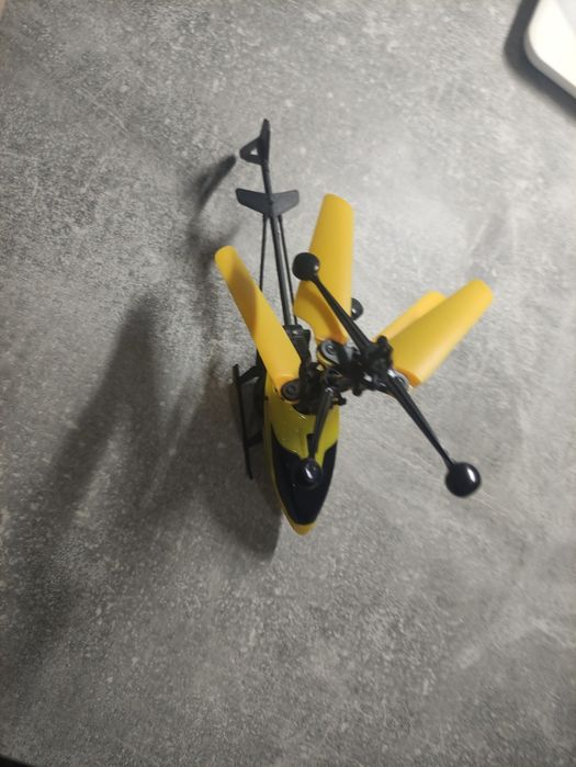 Вертолётик (он работает без пульта)