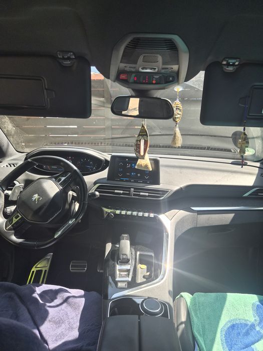Masina peugeot 3008