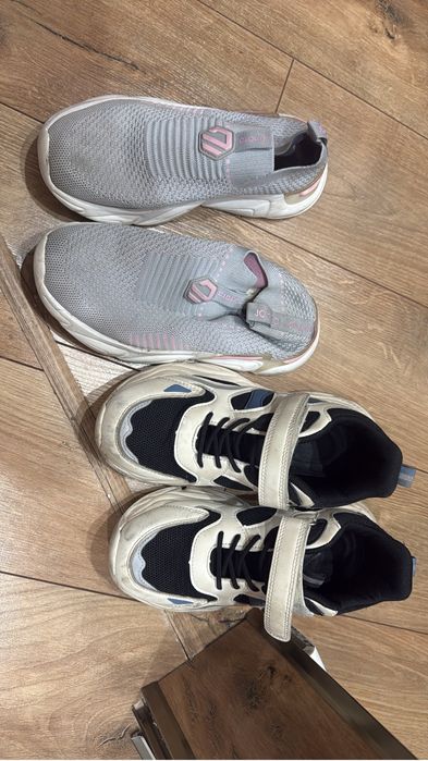 Кроссовки на девочку 35-36 размер, отдам даром