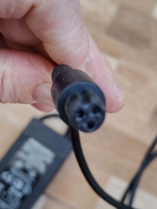 Încărcător trotineta  42V, 1,5A