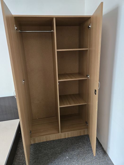 Vând pat și șifonier