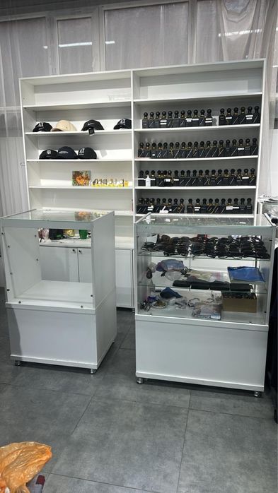 стелаж для бутика