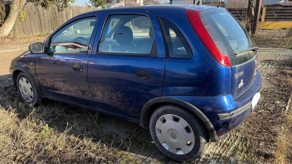 Opel Corsa 1.0 benzină, an 2004