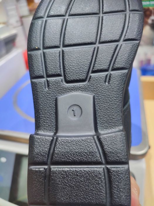 Продавам детски ОФИЦИАЛНИ обувки 29-30