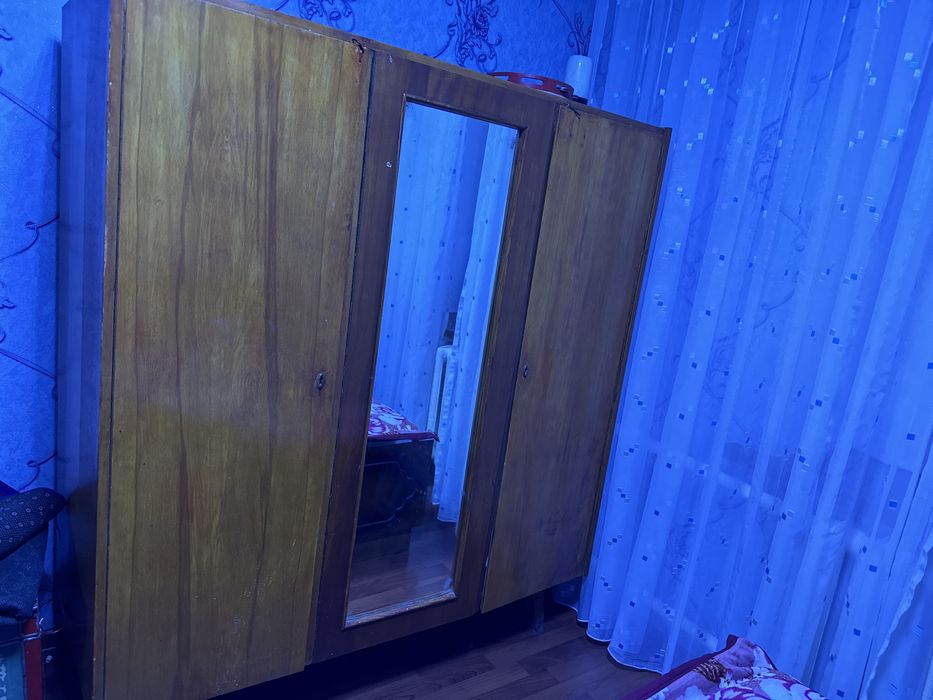 Продам спальный шкаф