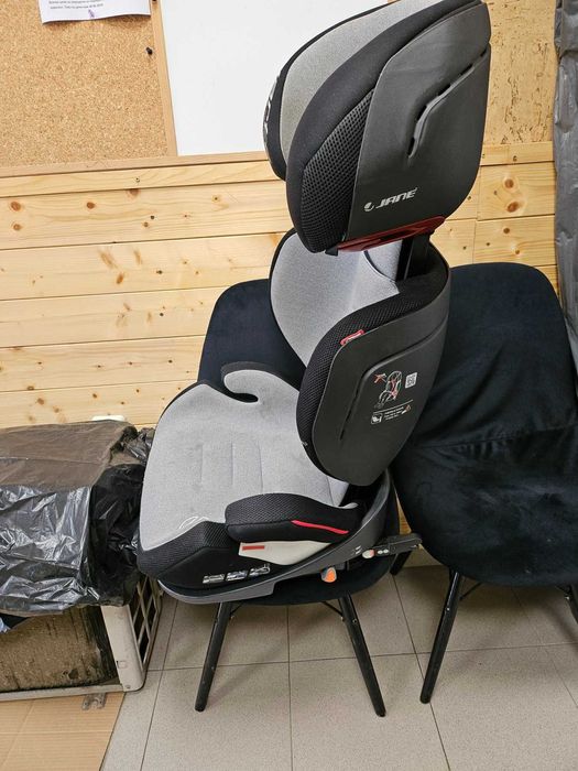 ПРОДАВАМЕ в гр. Плевен детска количка, столче за кола 2 бр. и др