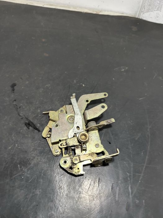 Broasca usa culisanta Mercedes sprinter Vw LT 9017301335