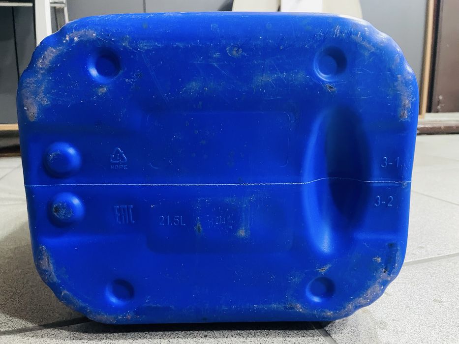 Канистры 21.5л.