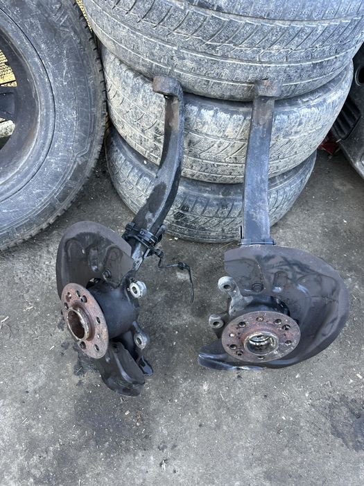 Fuzeta butuc stanga fata Mercedes ML W164 ML320 ML280 3.0 V6