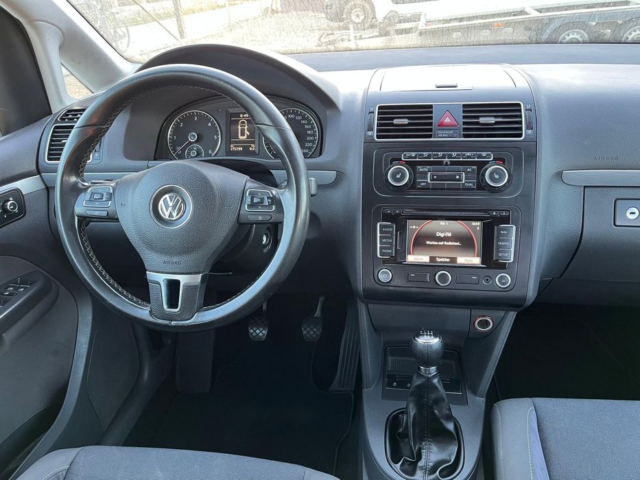 VOLKSWAGEN Touran 2011 — imagine 5