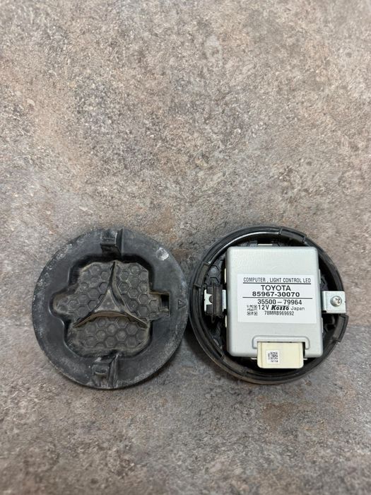 Запчасть на фару camry