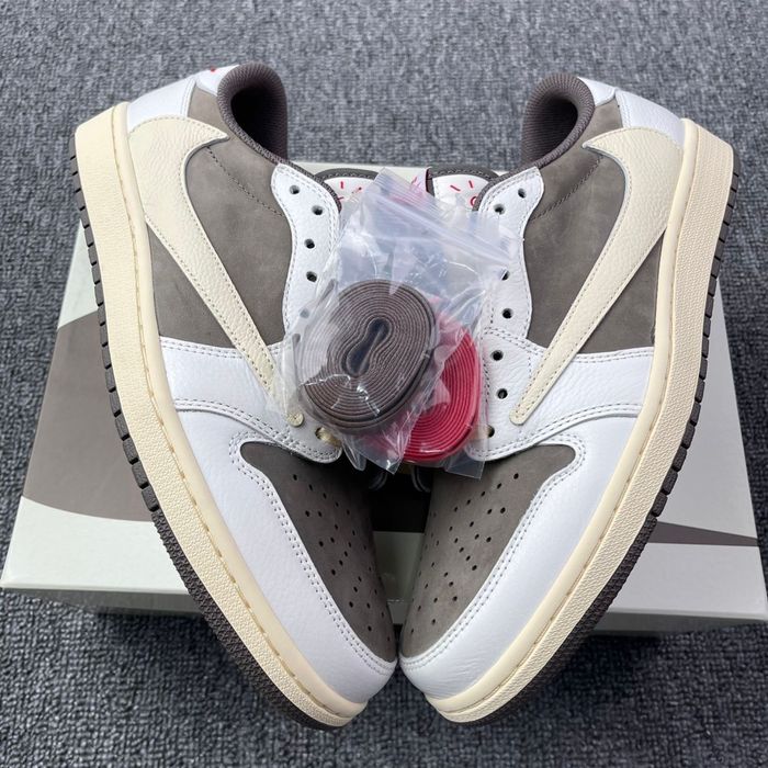 Jordan 1 Low Travis Scott