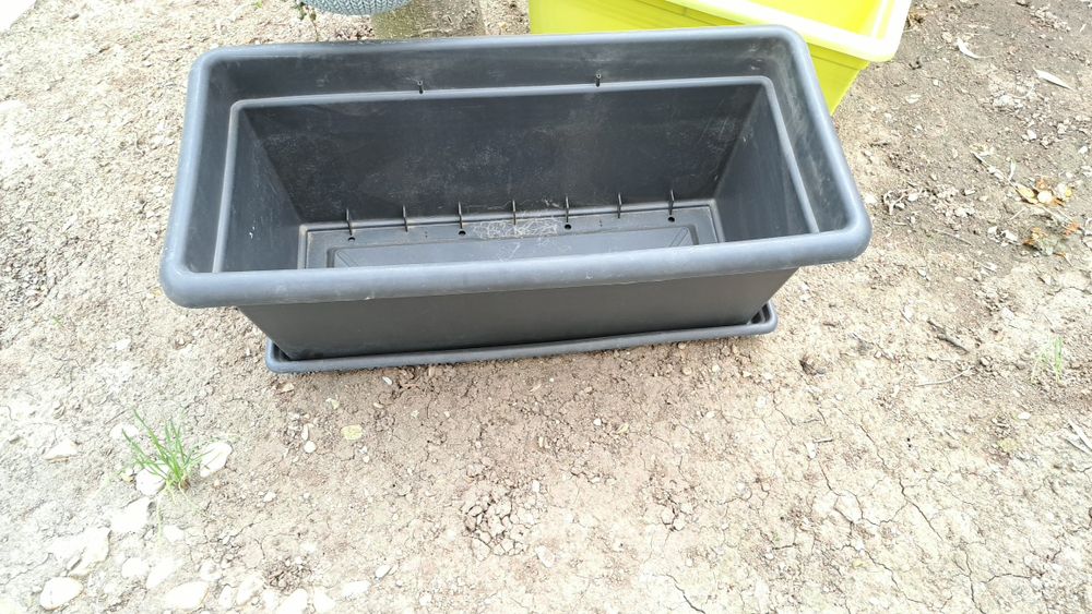 3  Jardiniere mari ( pret lot