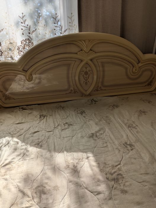 Продам двуспальную кровать 210*180 б/у