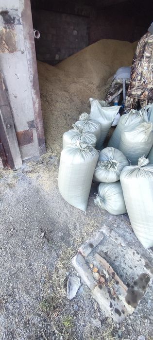 Продам ячмень в мешках