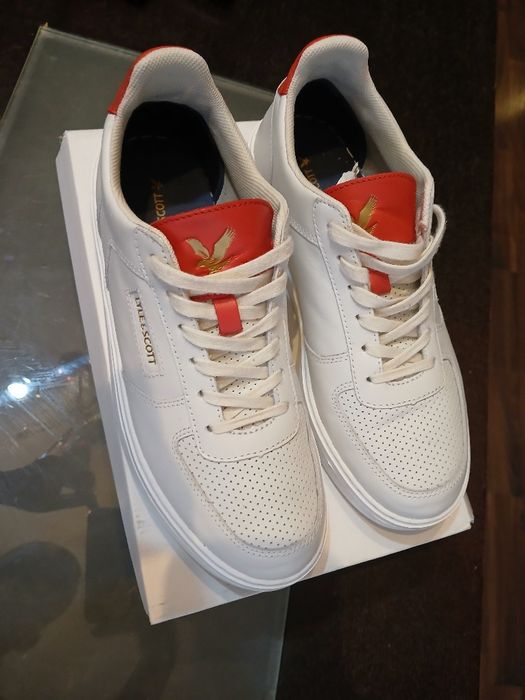 Страхотен модел на LYLE scott 42 носени 1 път