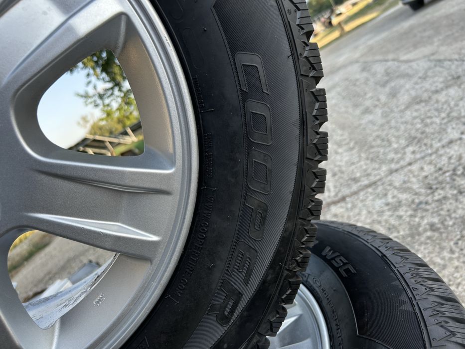 Лети джанти с нови гуми от Mitsubishi, размер 215/70/R16 100T M+S.